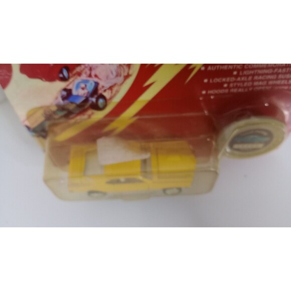 Johnny Lightning The Challengers Custom Mustang Yellow 1:64 Series 3 - Picture 3 of 7
